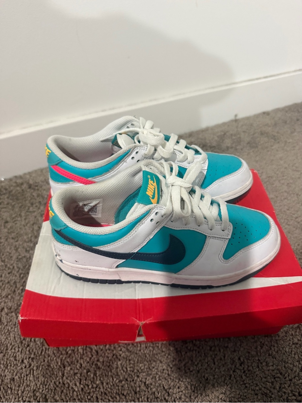 Nike Kids Teal, White & Navy Low-Top Sneakers with Pink Accent